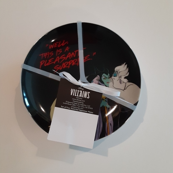 Disney Villains Set Of 4 Appetizer Plates Dishes NEW - Picture 6 of 6